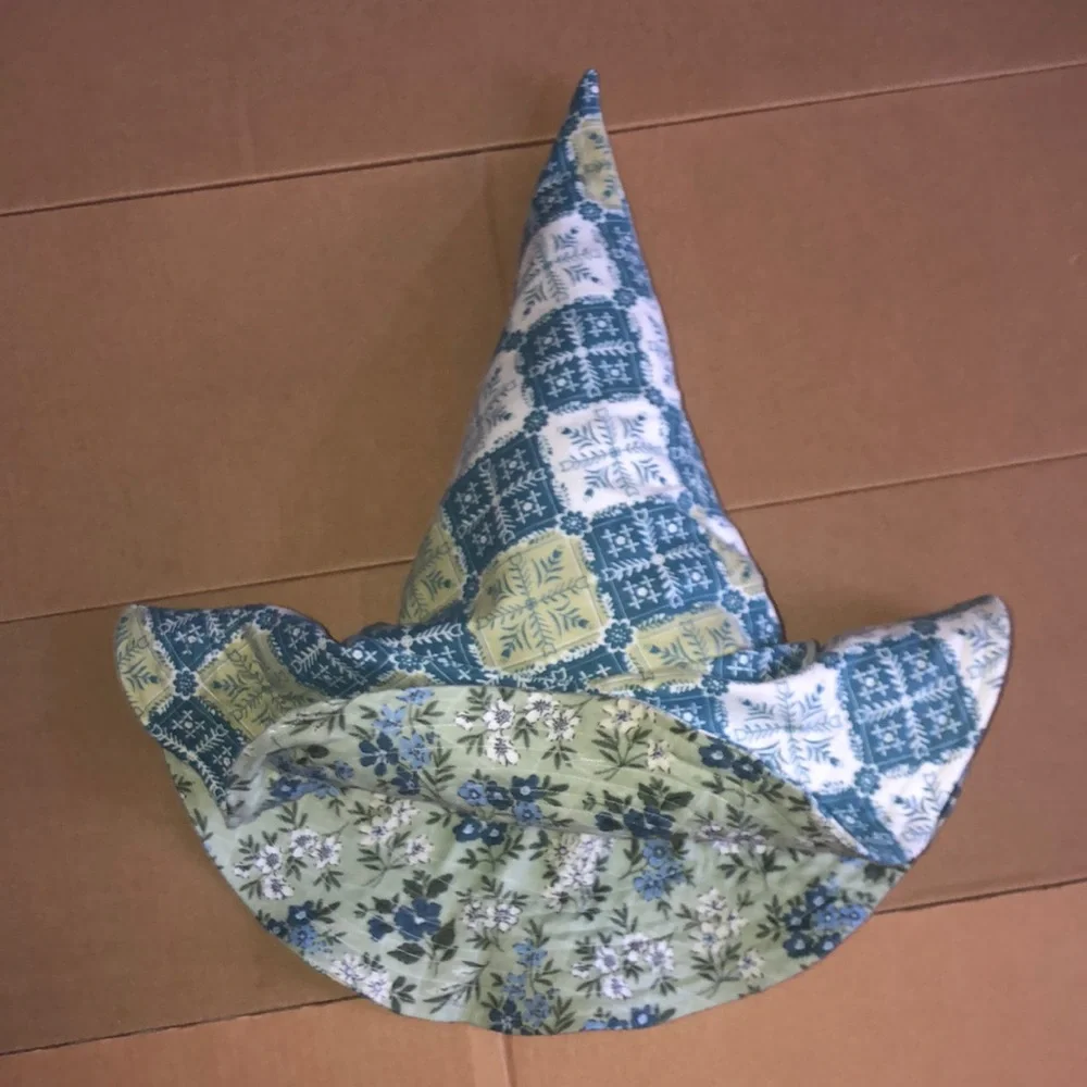 Summerween Witches Hat in reversible Green and Blue quilted pattern & floral - Picture 3 of 6